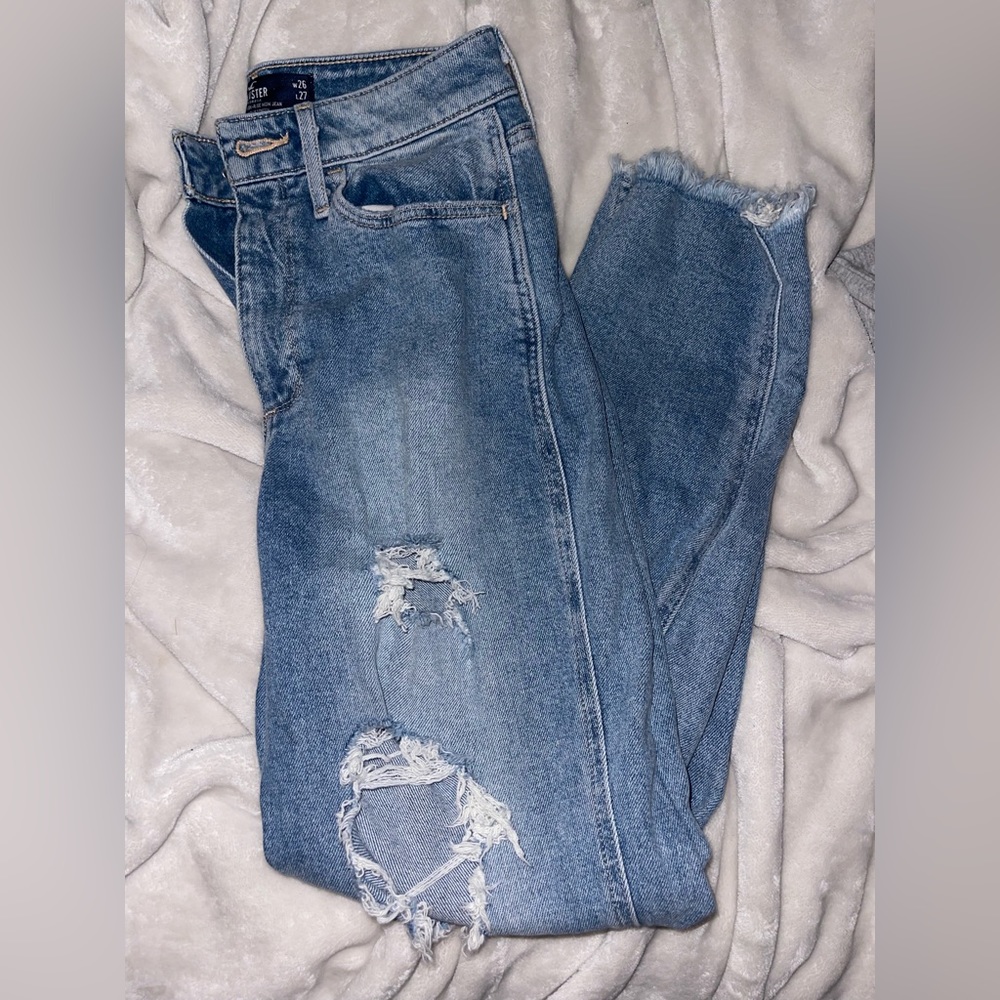 Hollister Curvy Ultra High Rise Mom Jeans Size 3R